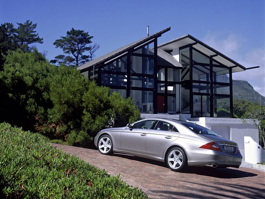 Коттедж с машиной