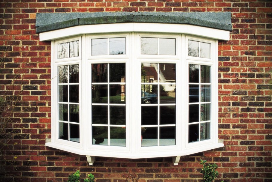 Кухня с эркерными окнами