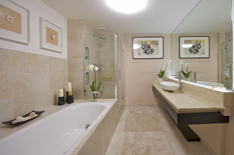 Ванна вдоль стены