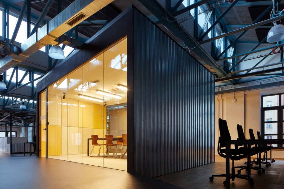 Офис внутри