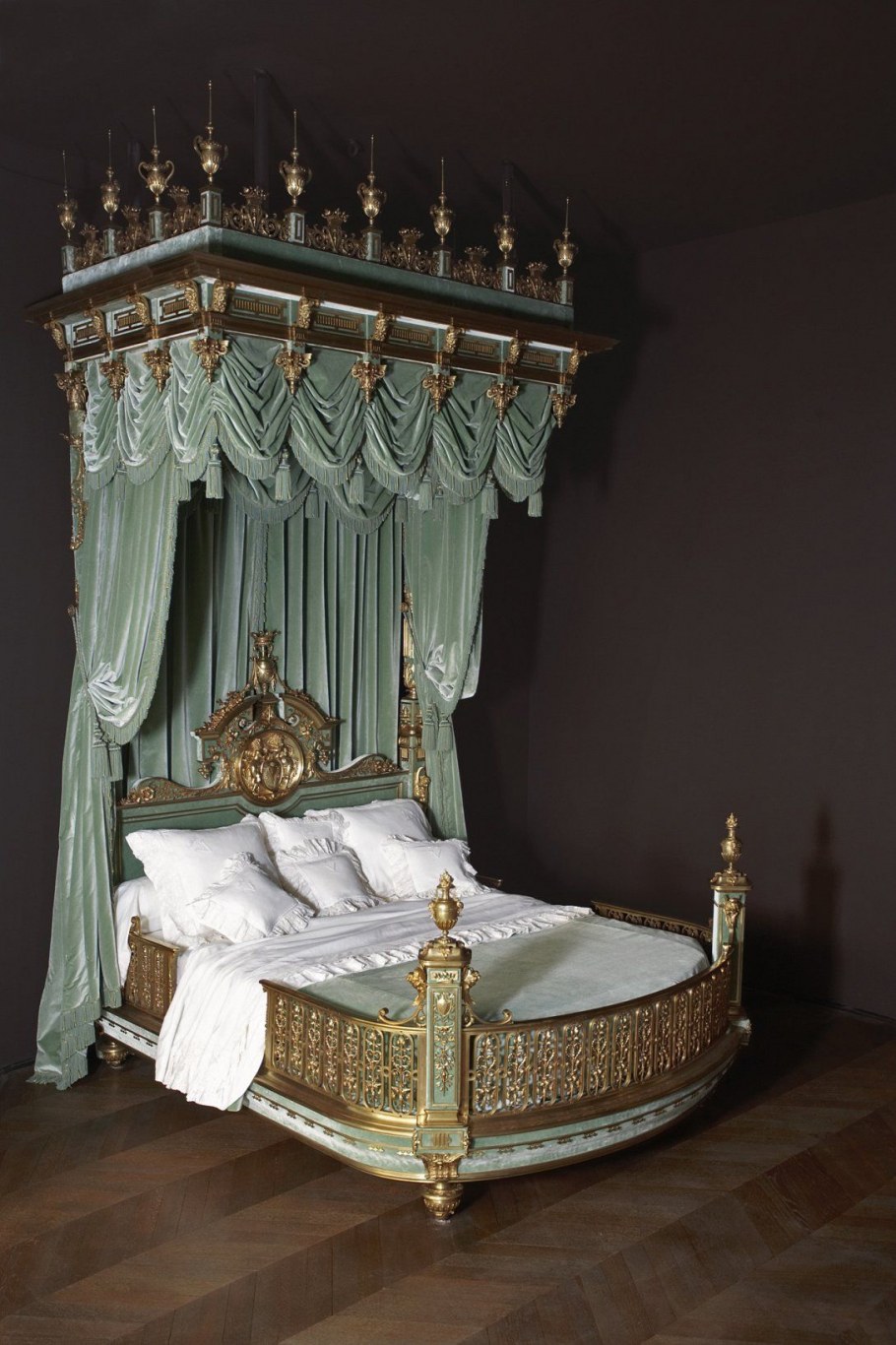 Антикварная мебель неоготика 19 век