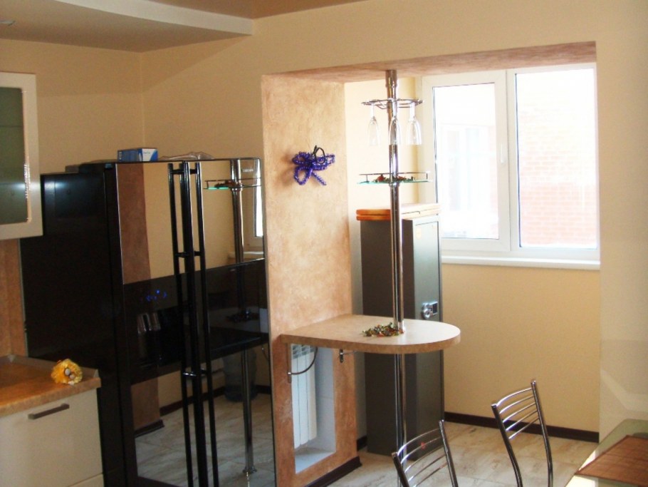 Кухня на лоджии с барной стойкой