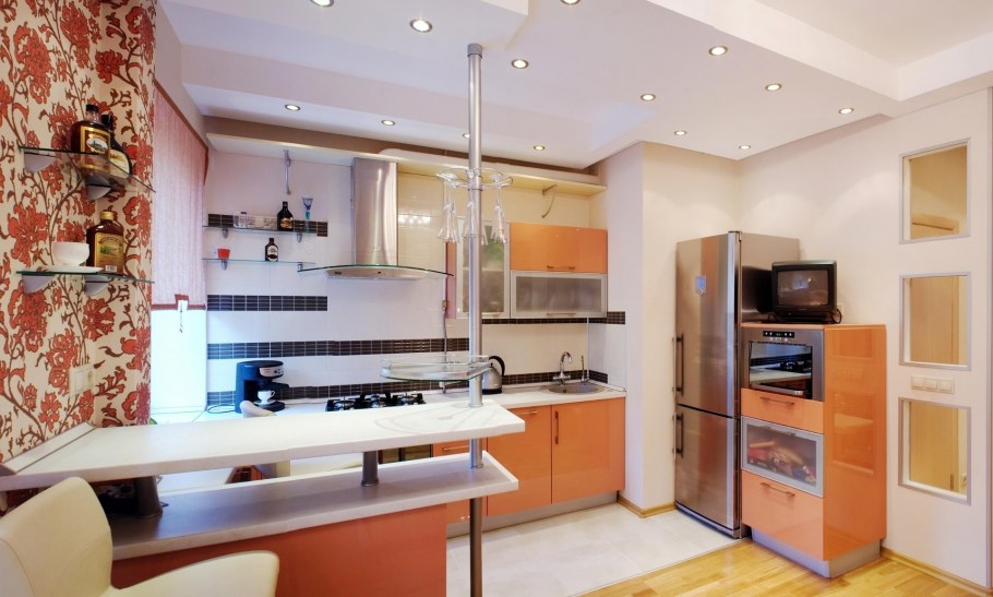 Кухня на лоджии с барной стойкой