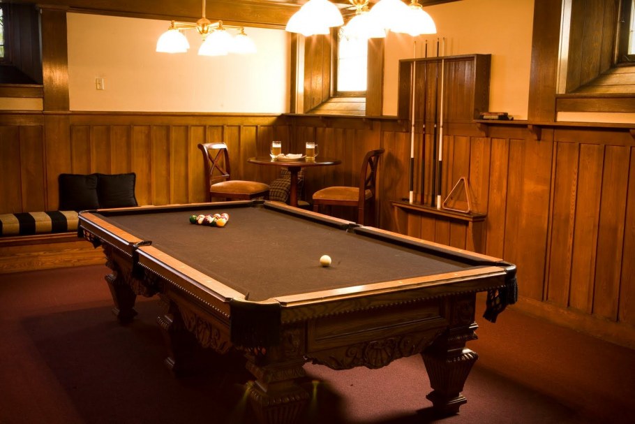 Бильярдный зал