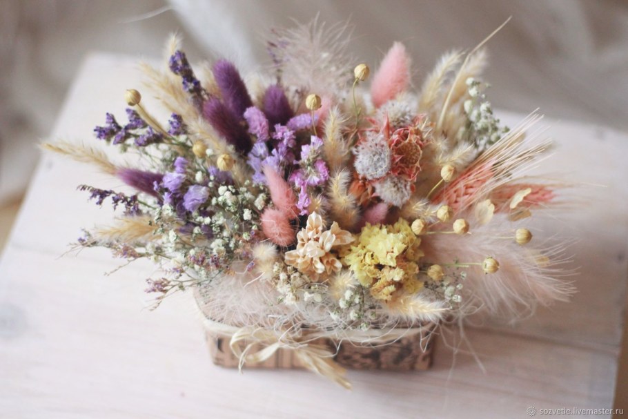 Венок из лозы с сухоцветами