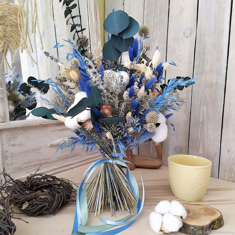 Ваза с сухоцветами