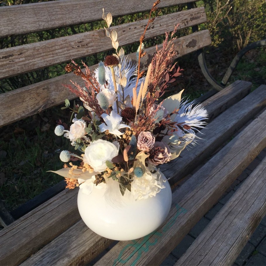 Сухоцветы в интерьере гостиной