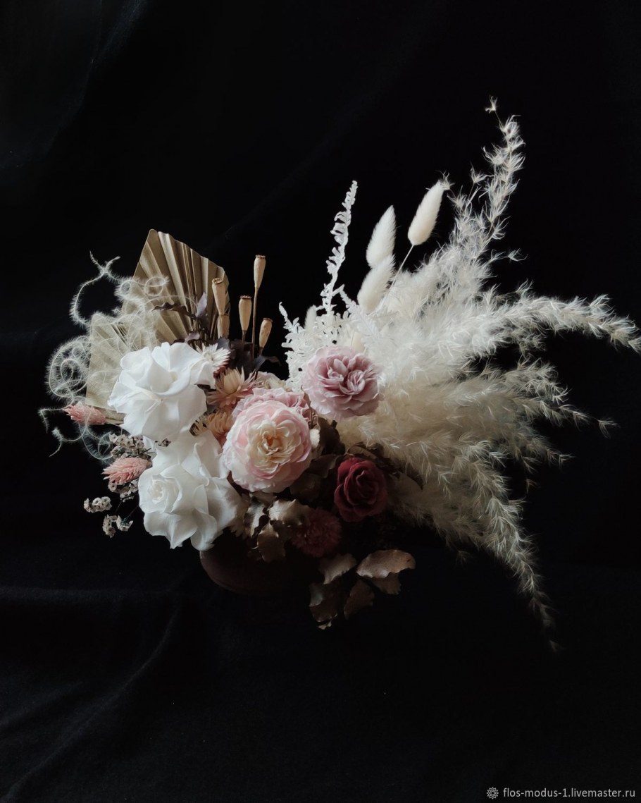 Композиции из сухоцветов и стабилизированных цветов