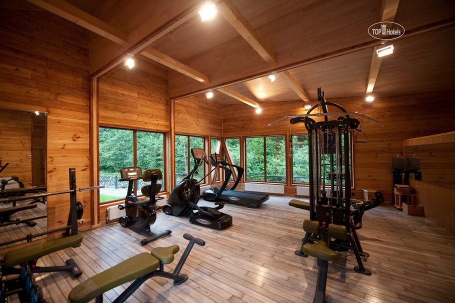 Тренажерный зал в деревянном доме