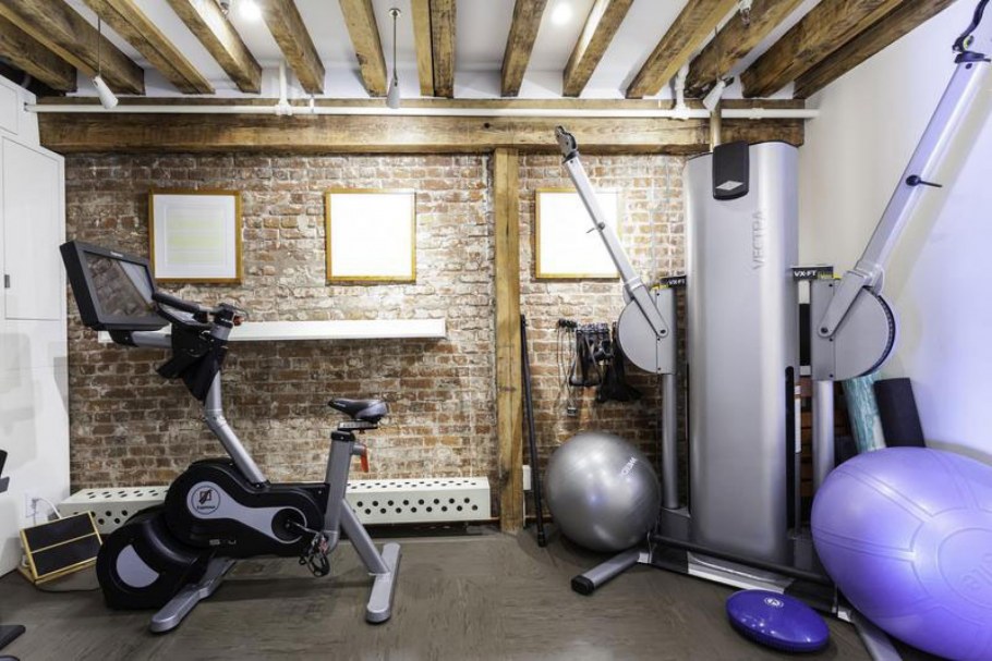 Спортзал в стиле лофт в частном доме