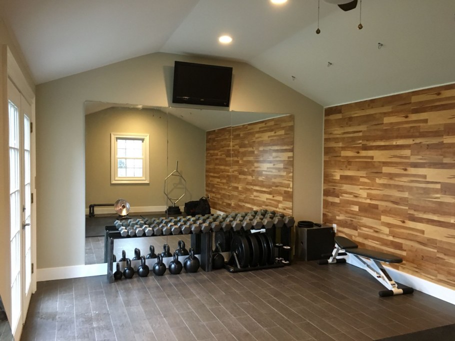 Декоративная фанера в спортзале