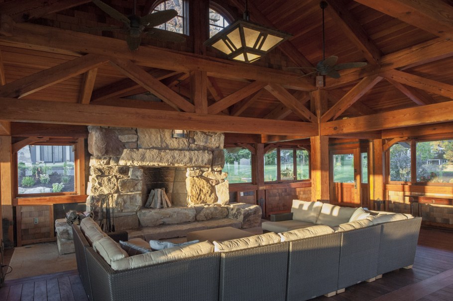 Беседка с мангальной зоной в стиле фахверк