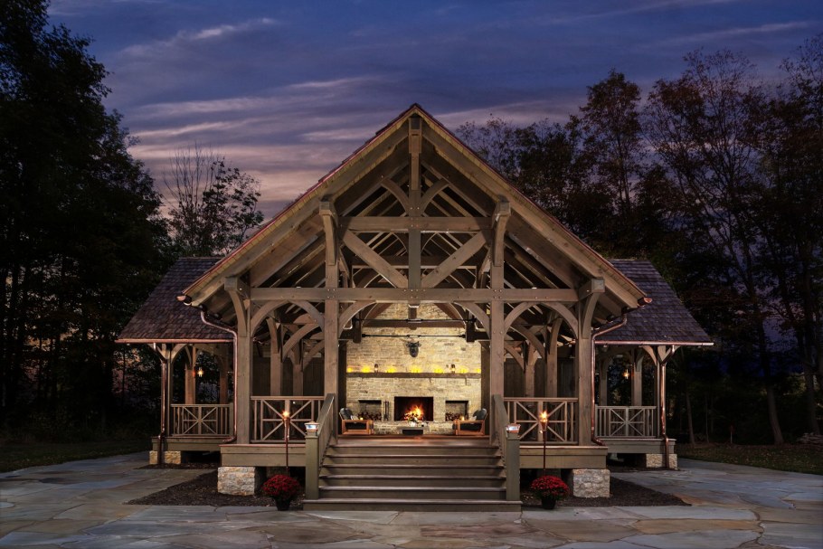 Беседка для дачи в стиле фахверк