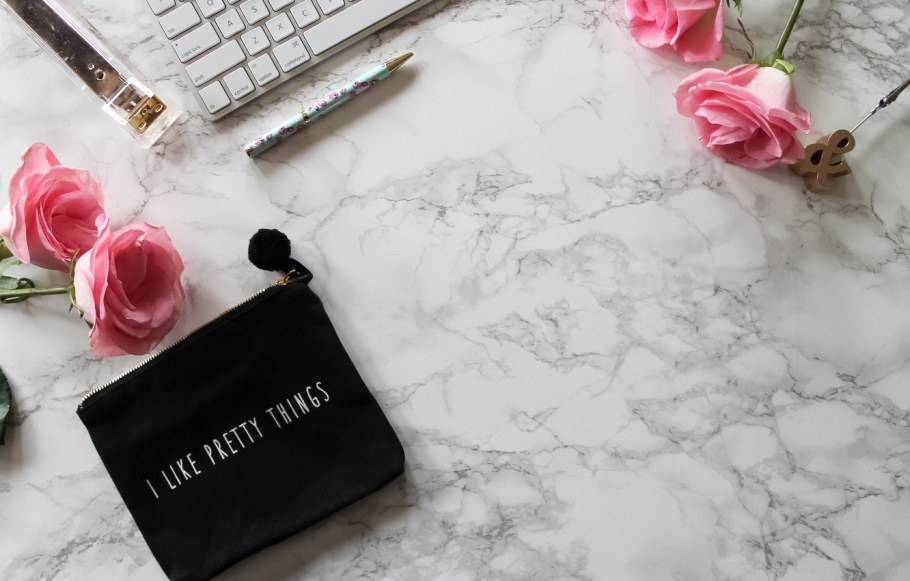 Фотообои под мрамор в интерьере