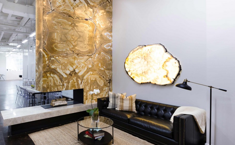 Мрамор и тропические листья