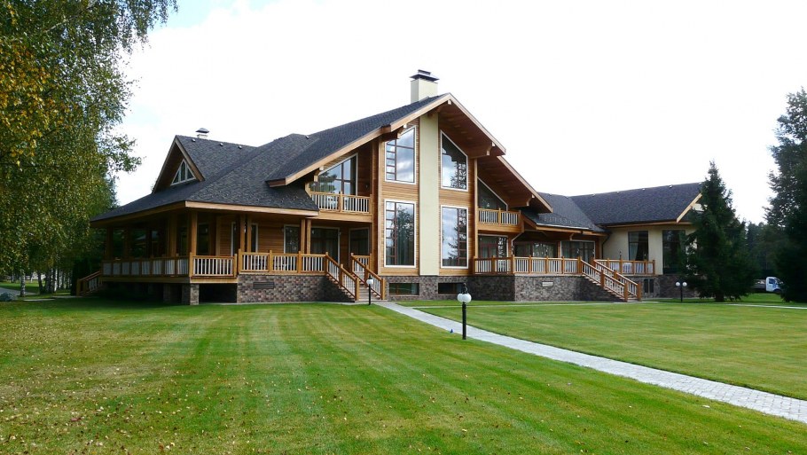 Загородный деревянный дом