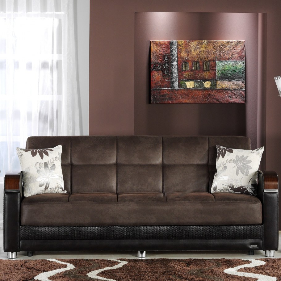 Диван шоколадного цвета в интерьере