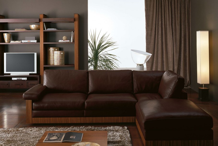 Декоративные подушки на коричневый диван