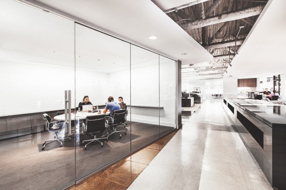 Интерьер кухни в офисе