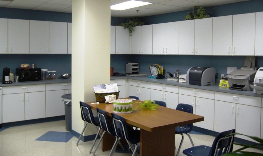 Комната приема пищи в офисе