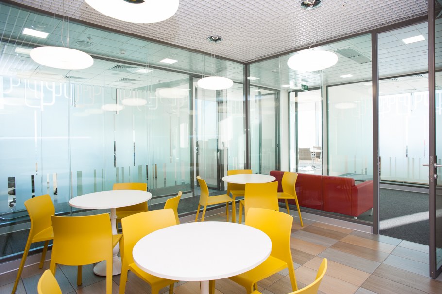 Стильная кухня в офисе