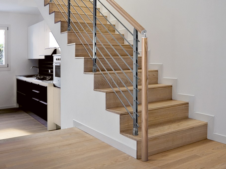 Лестница на кухне в частном доме