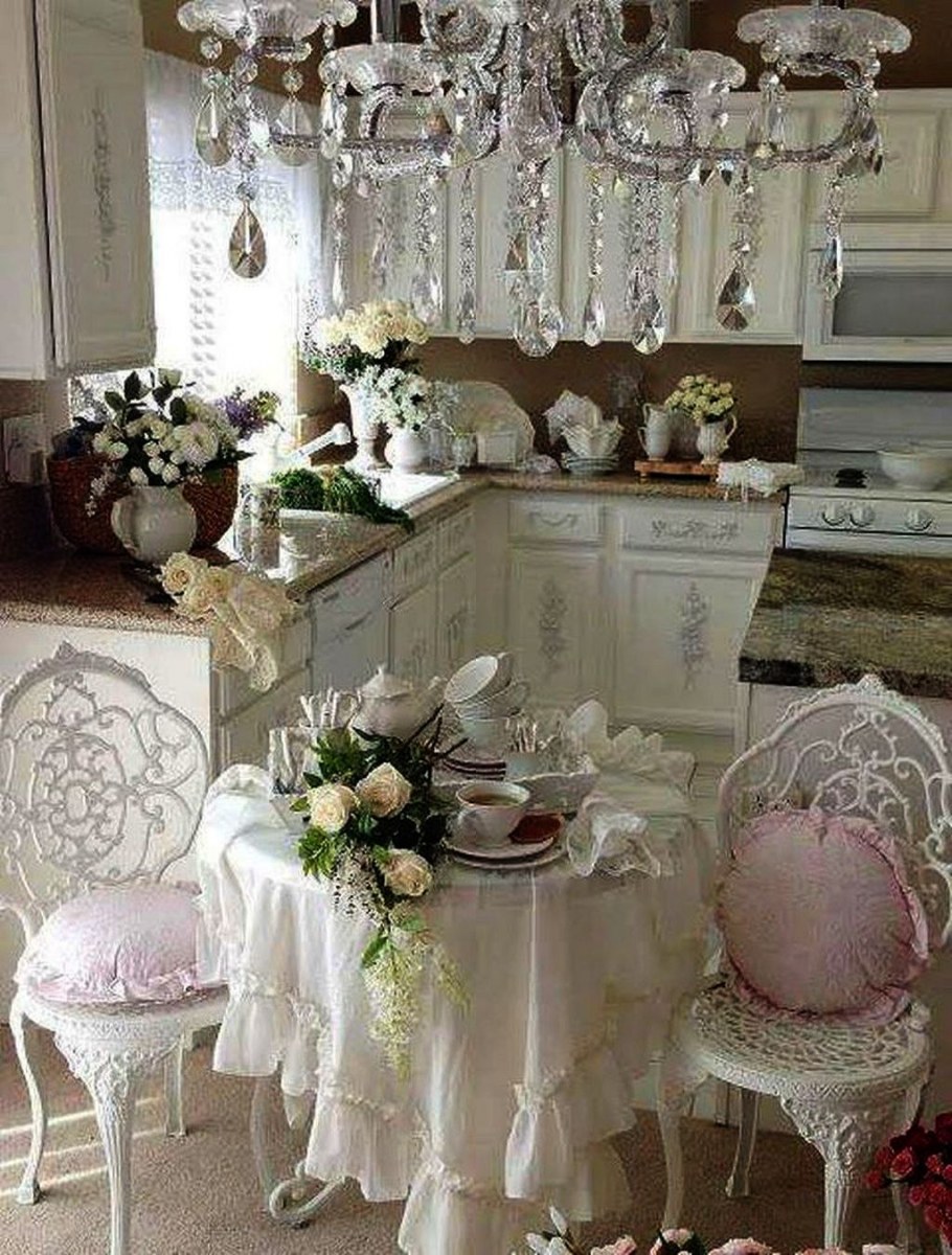 Голубая кухня в деревенском стиле