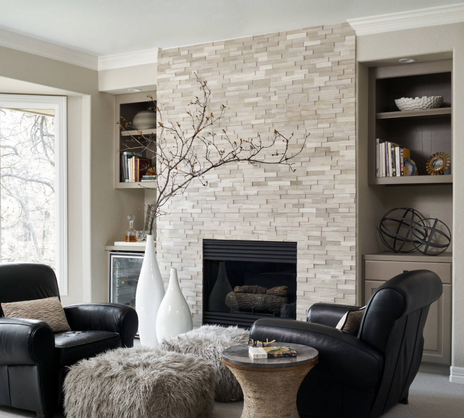 Отделка гостиной декоративным камнем