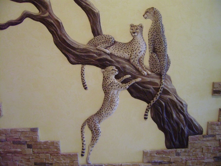 Барельеф на стене