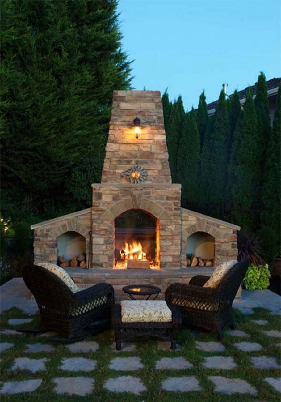 Уличный камин для дачи