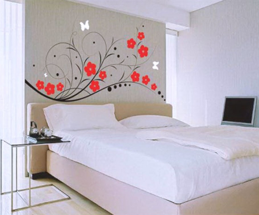 Декор стены в спальне над кроватью
