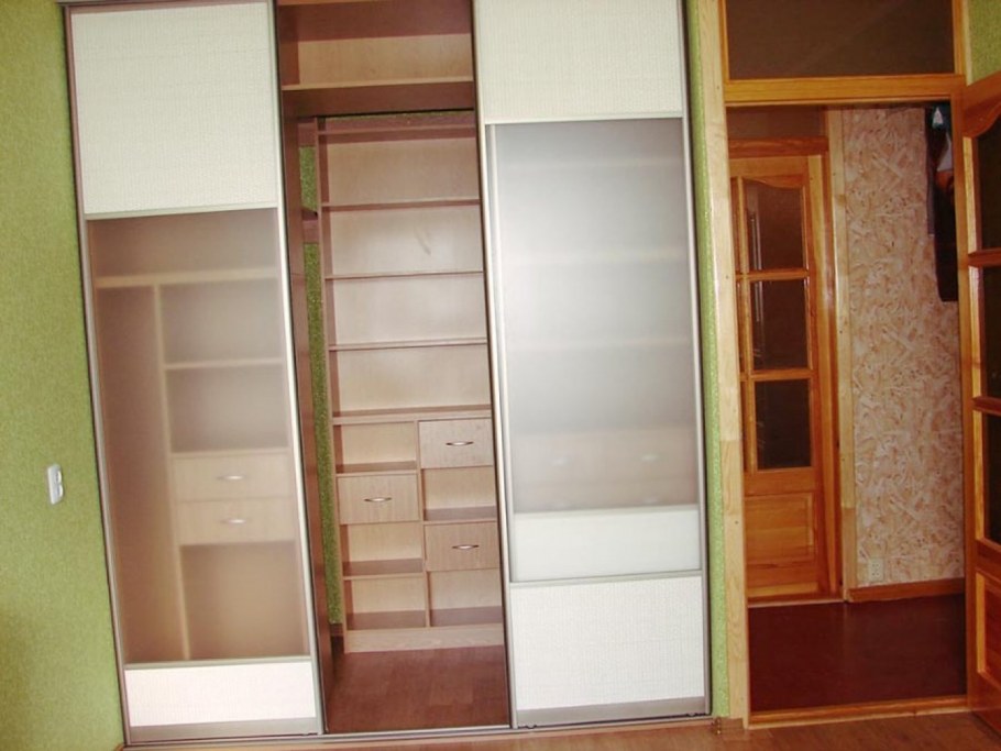 Шкаф-купе двухдверный пирамида "Шон-1" с зеркалом