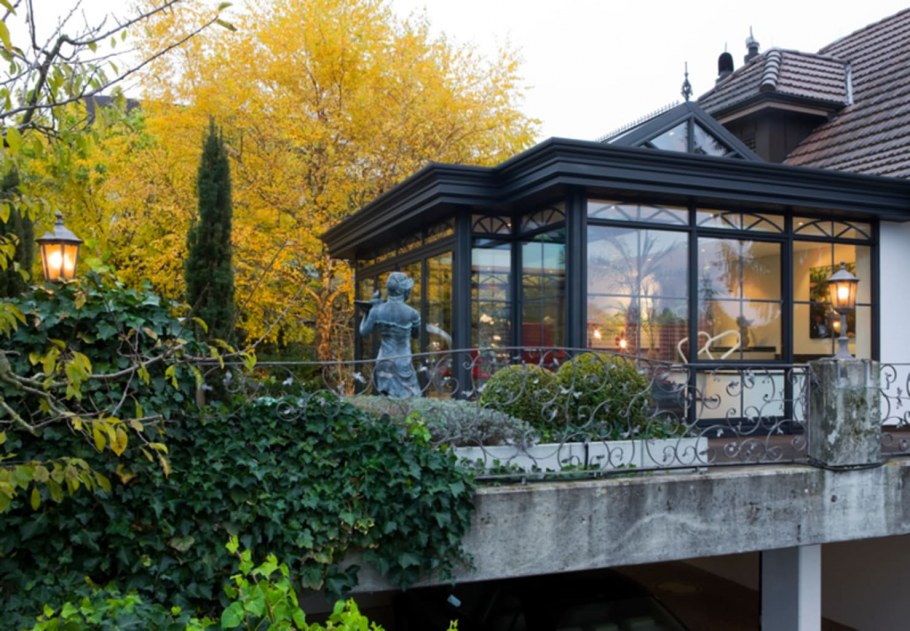 Веранда столовая в загородном доме