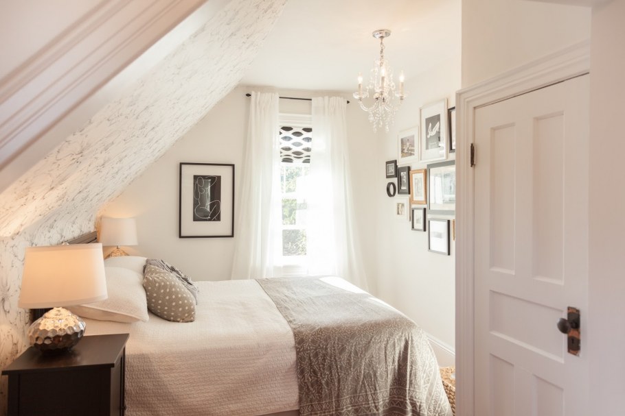 Атмосферная комната бежевая