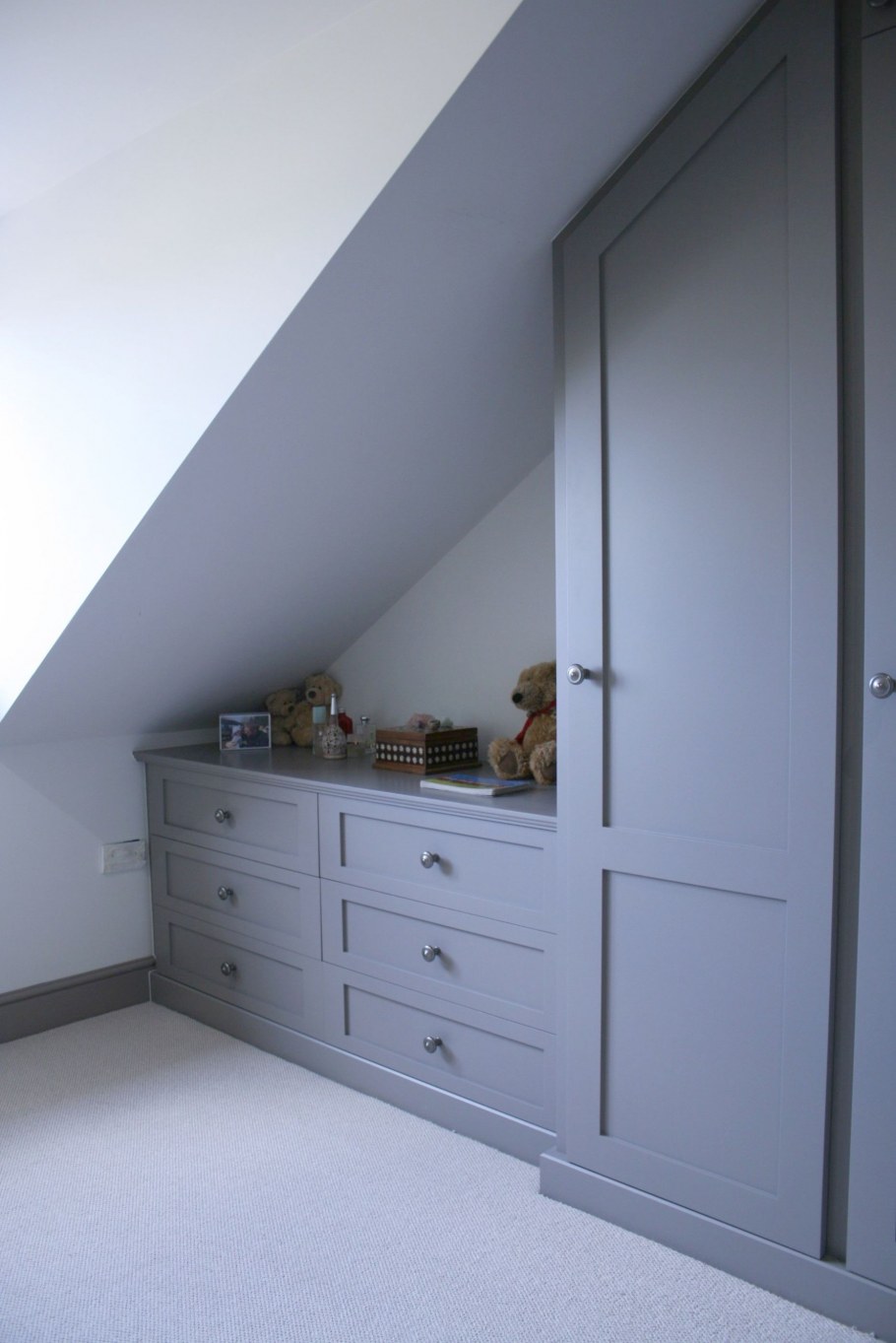 Шкаф на мансарде