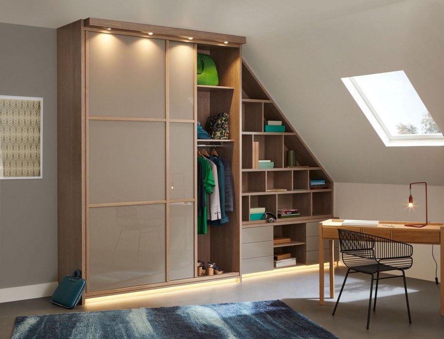 Встроенный шкаф на мансарду распашной