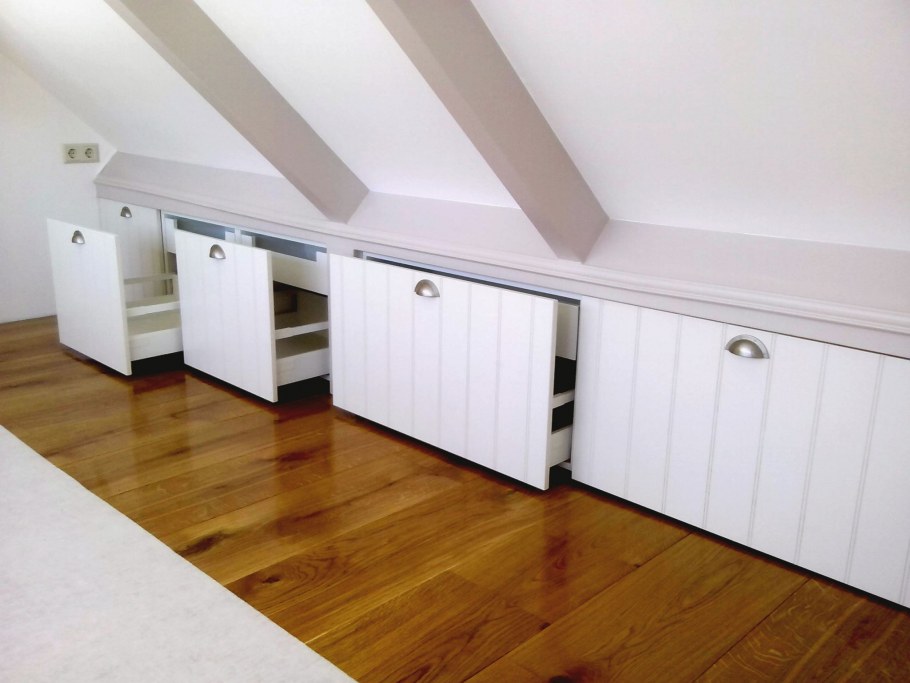 Шкаф на мансарде