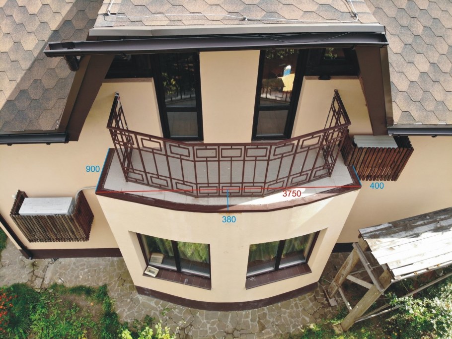 Кованый балкон в частном