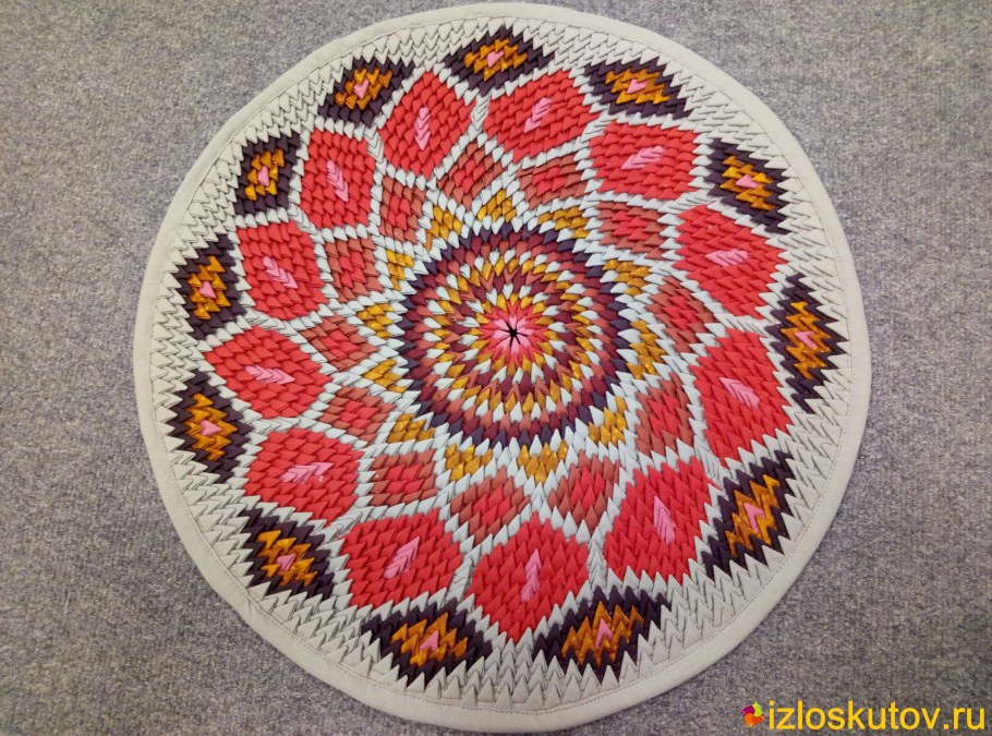 Круглый лоскутный коврик