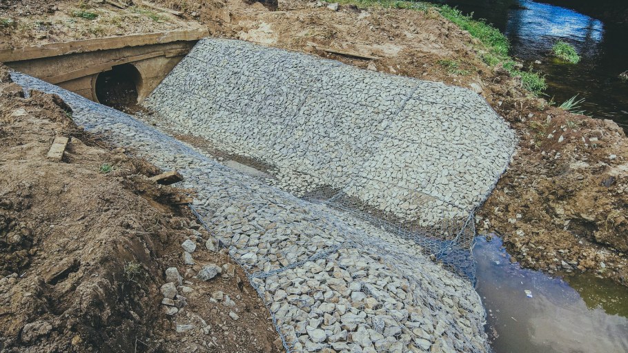 Берегоукрепление габионами Рено