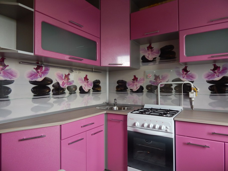 Черно розовый кухонный гарнитур