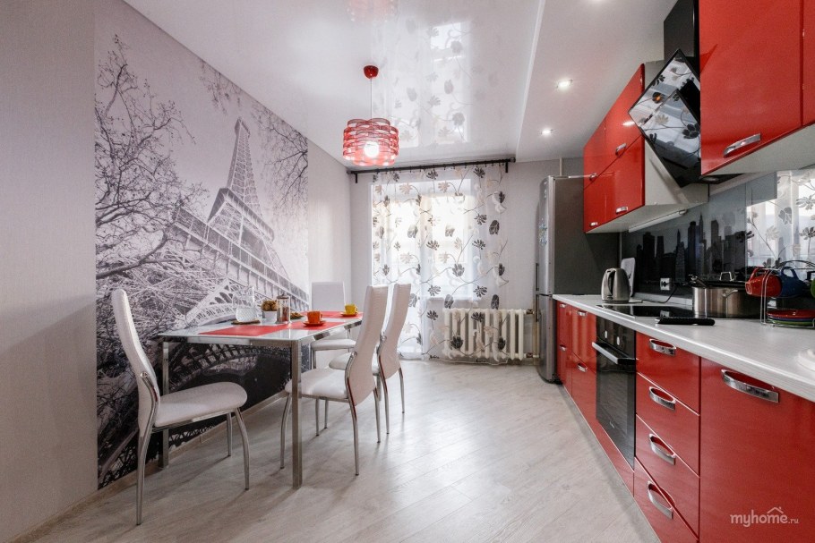 Фотообои на белой кухне