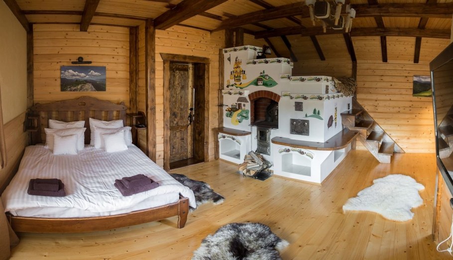 Интерьер деревянного дома с печкой