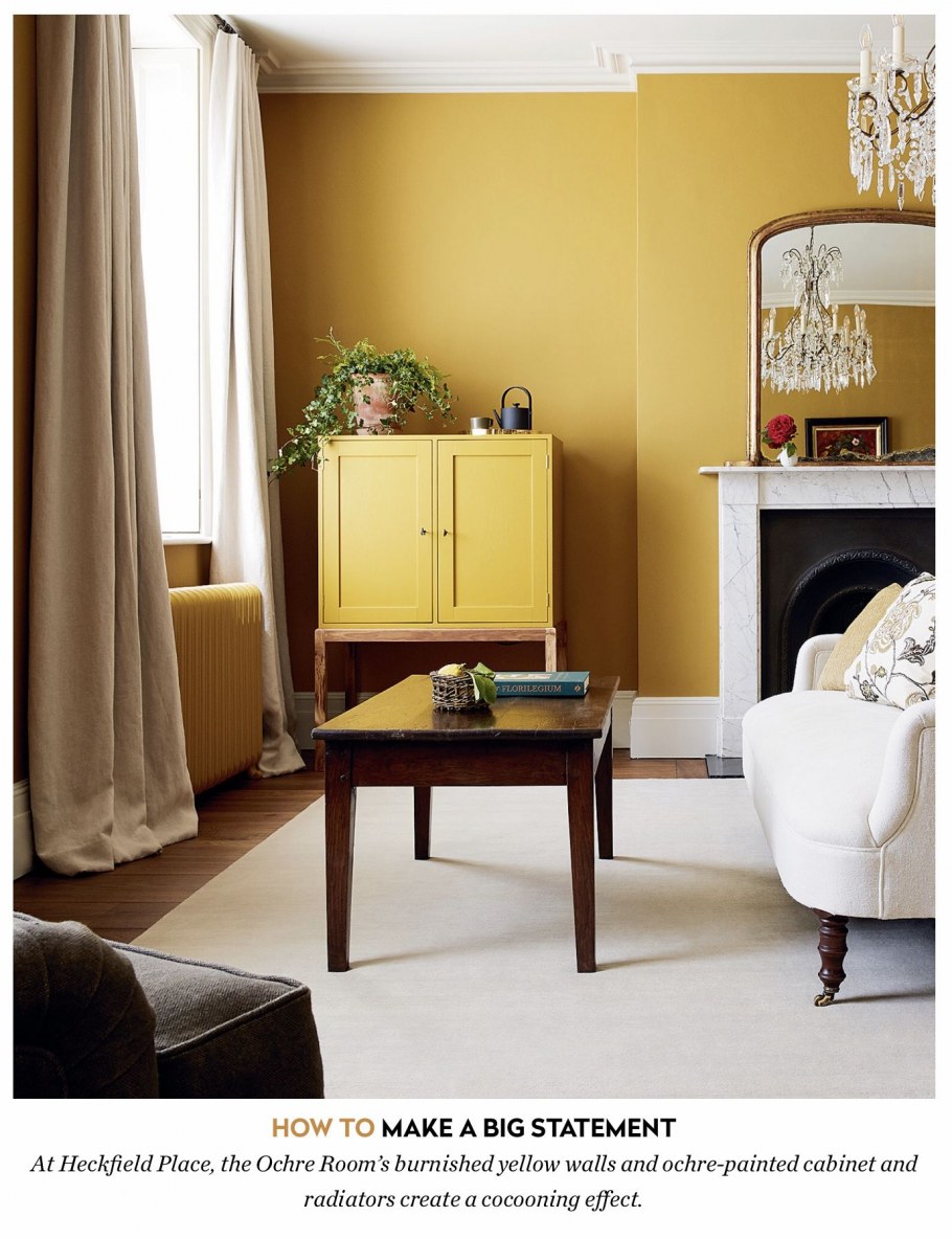 Охра золотистая цвет в интерьере гостиной