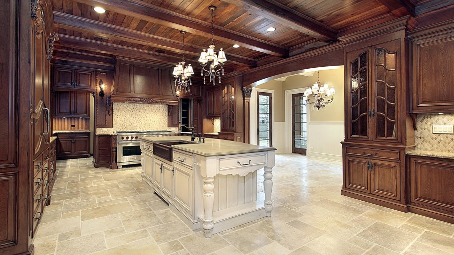 Напольная плитка в деревянном доме