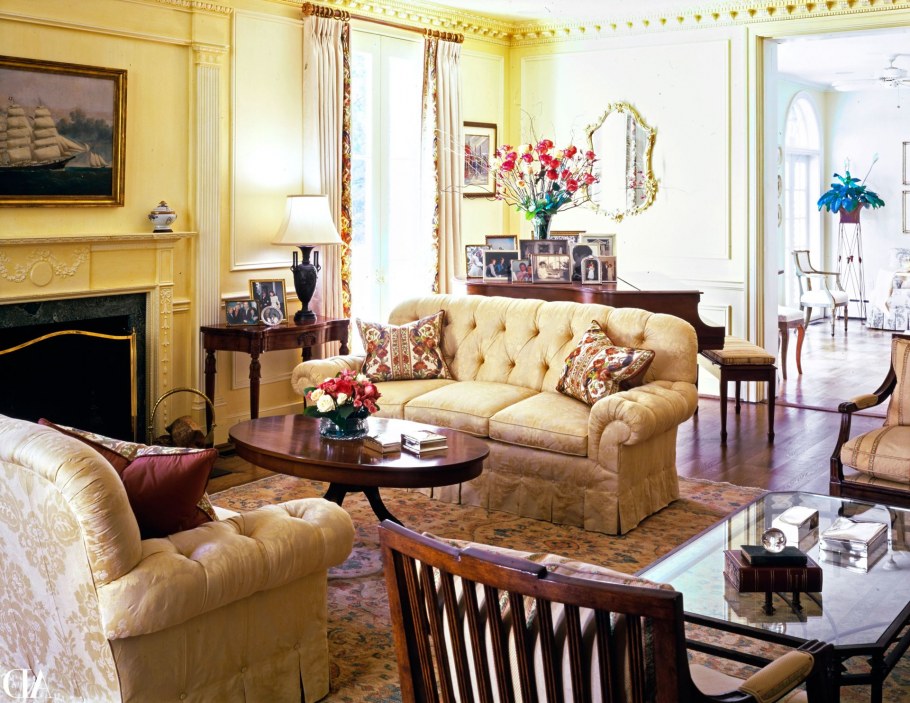 Комната столовая в квартире