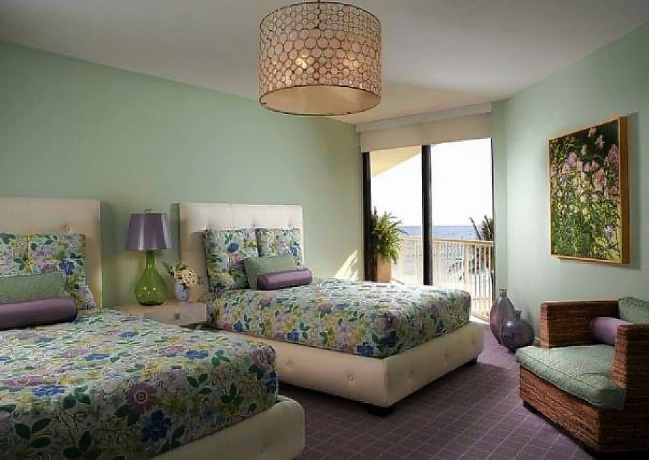 Сочетание ярких цветов в интерьере