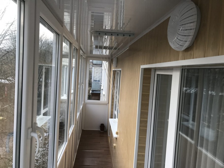 Обустройство лоджии с панорамным остеклением