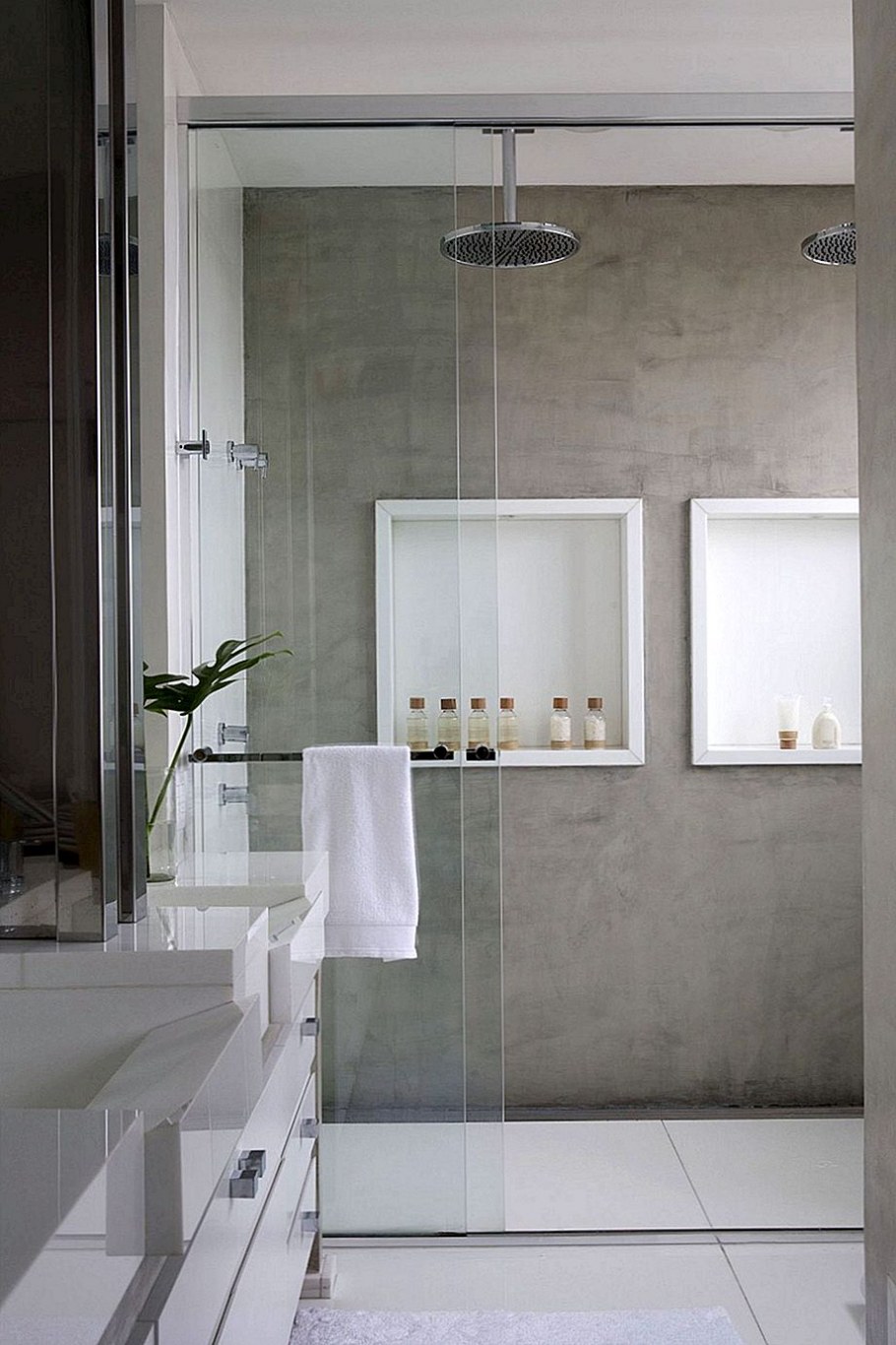 Красивые душевые в нише