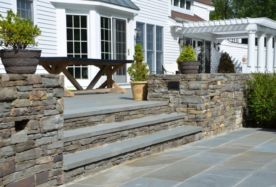 Крыльцо Вислое каменье